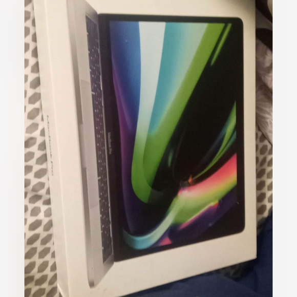 MacBook for parts or to be fixed for a low cost of $200 . Inbox me for more info - Picture 3 of 4